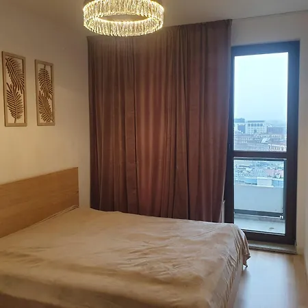 W Centrum Wroclawia Odra Tower *